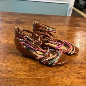 Steve Madden girls brown leather rainbow strap sandals size 13